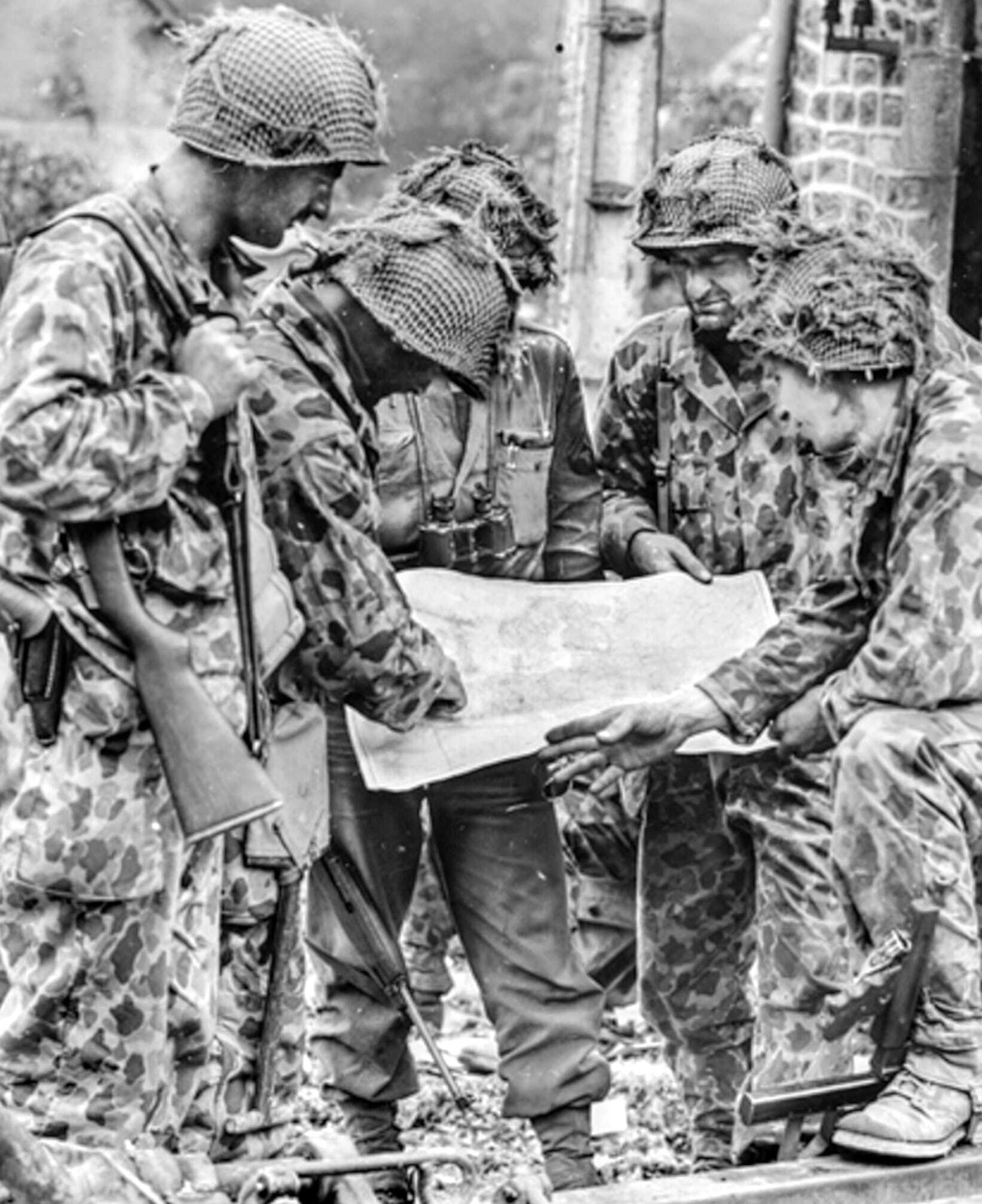 41st-armored-infantry-battalion-working-with-the-82nd-reconnaissance-battalion-duck-hunter-camo-normandy