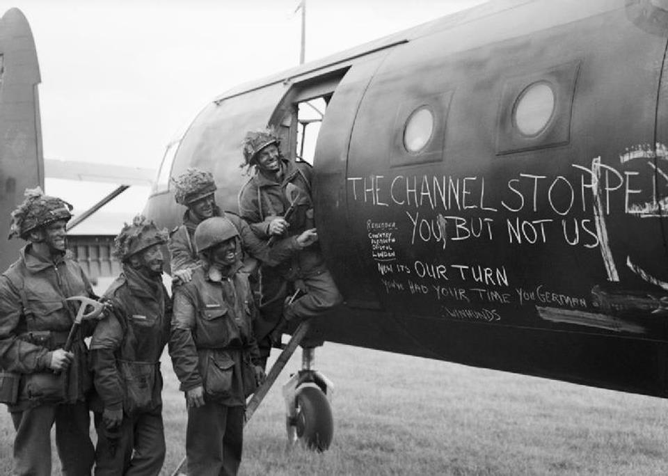 British-Paratroopers-with-Glider-2nd-drop-D-Day