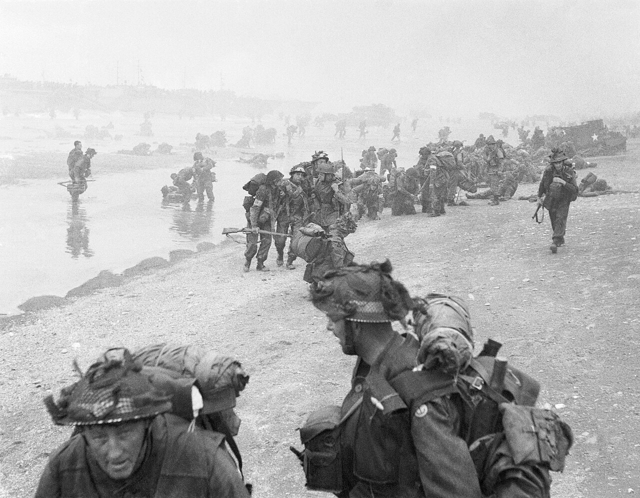 D-day_-_British_Forces_during_the_Invasion_of_Normandy_6_June_1944_B5114 (1)