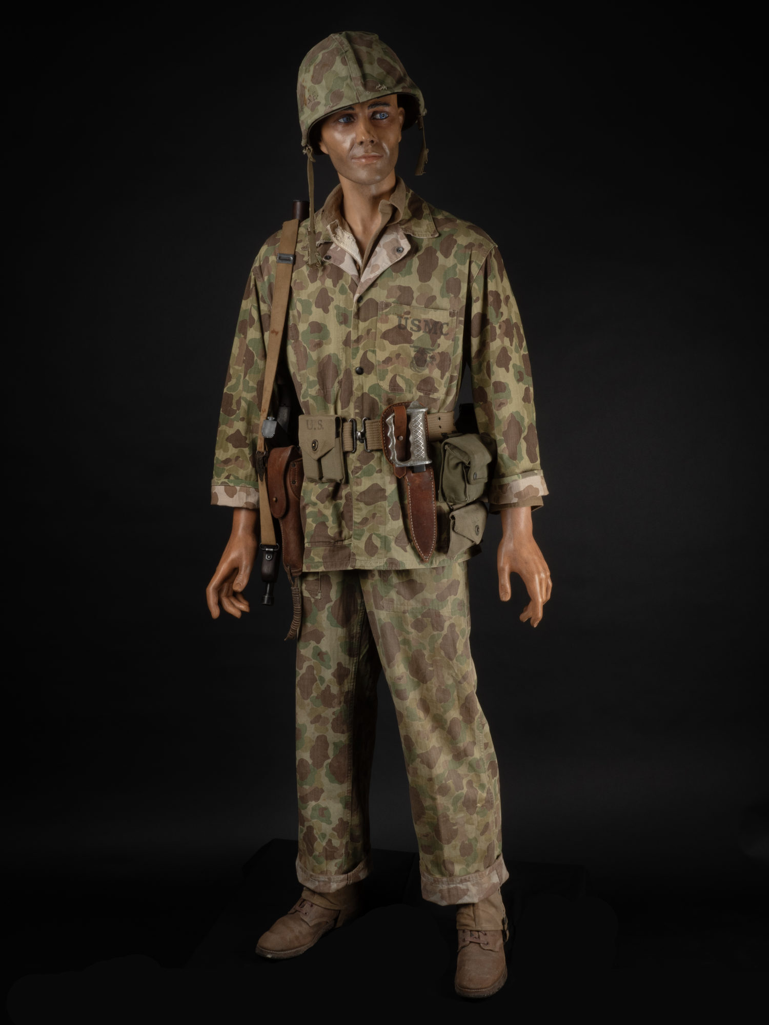 Officier-USMC-Okinawa-01